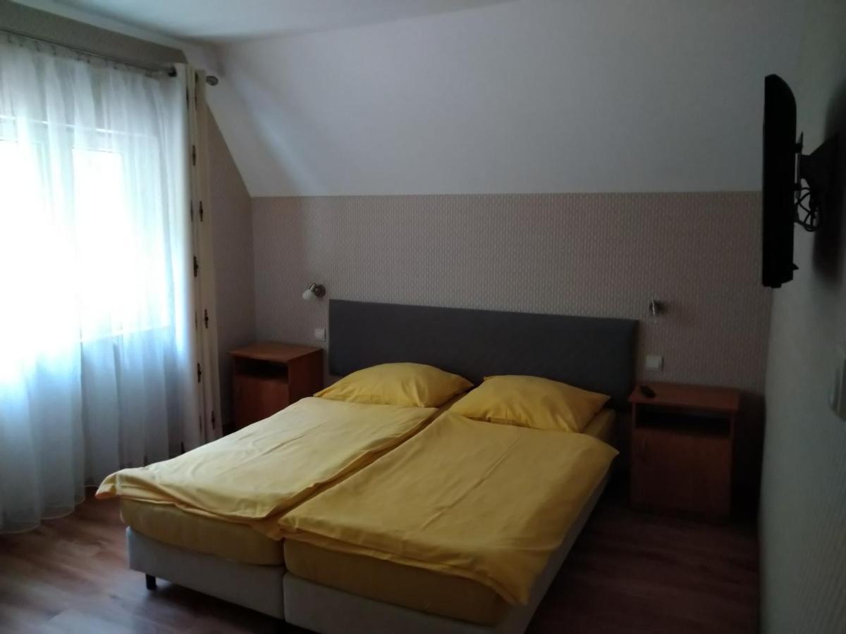 Dworek Lesny Kudowa-Zdrój Exteriör bild